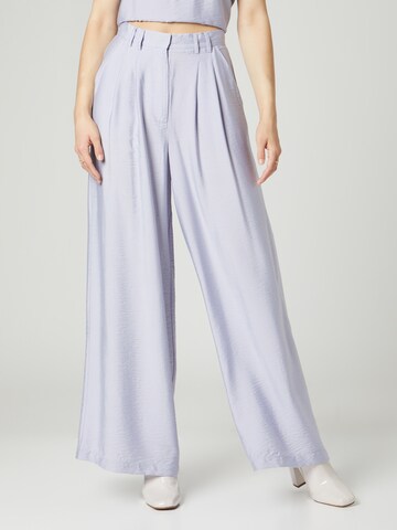 Guido Maria Kretschmer Women Wide leg Pleat-Front Pants 'Finja' in Purple: front