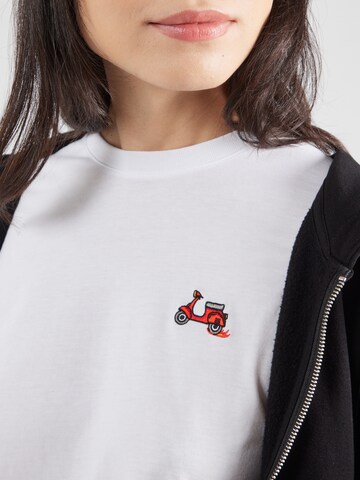 Iriedaily - Camiseta 'Fast Scooter' en blanco