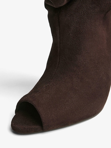 Bershka Boot in Brown
