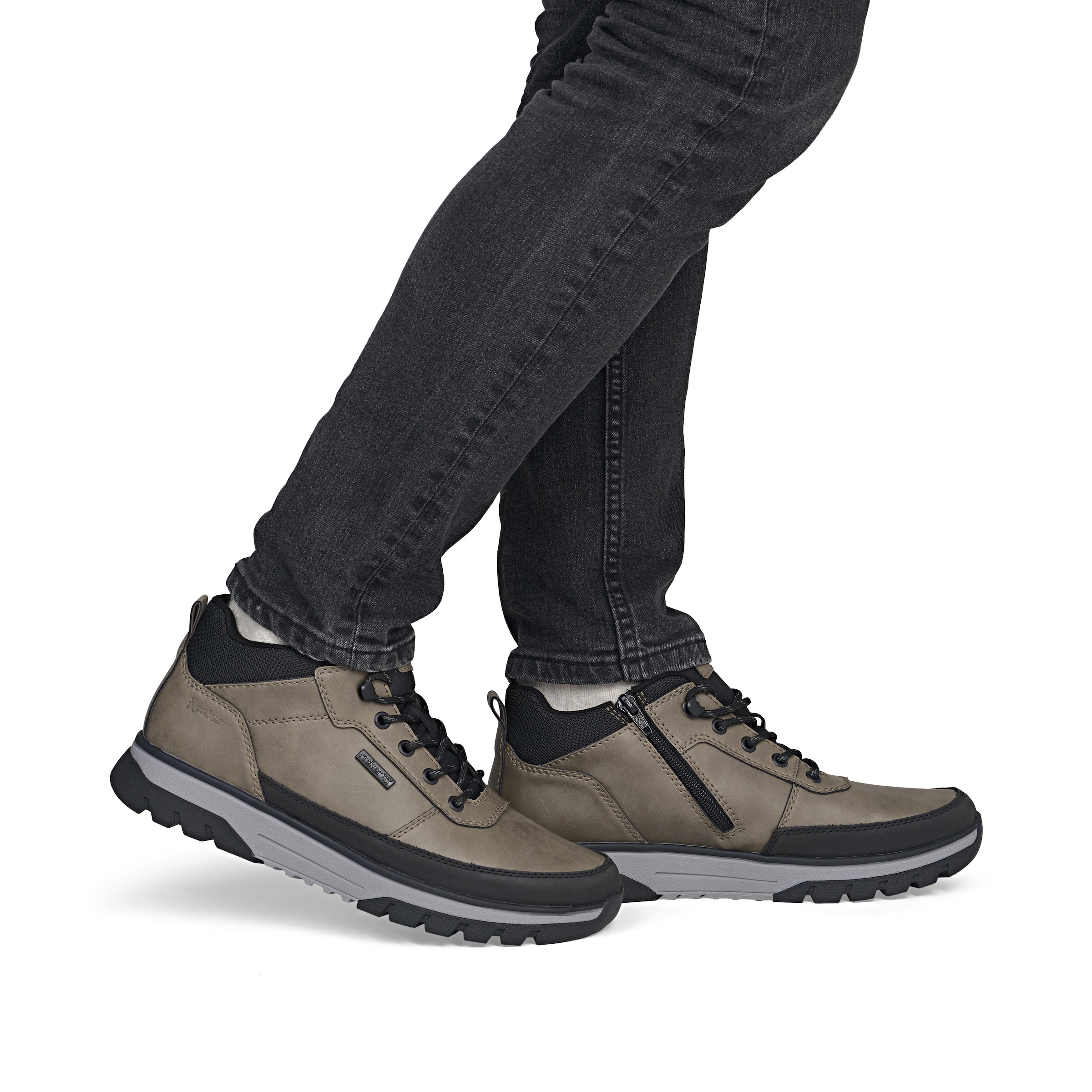 Bottes à lacets Rieker en beige : devant