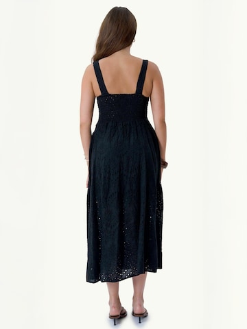 TEESHOPPEN Dress ' Asta ' in Black