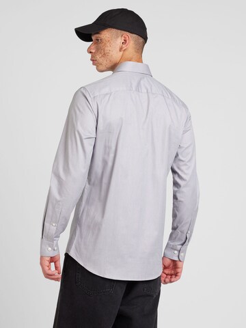 Coupe slim Chemise 'SLHETHAN' SELECTED HOMME en gris