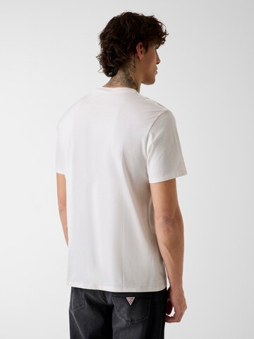 Tricou de la GUESS pe alb