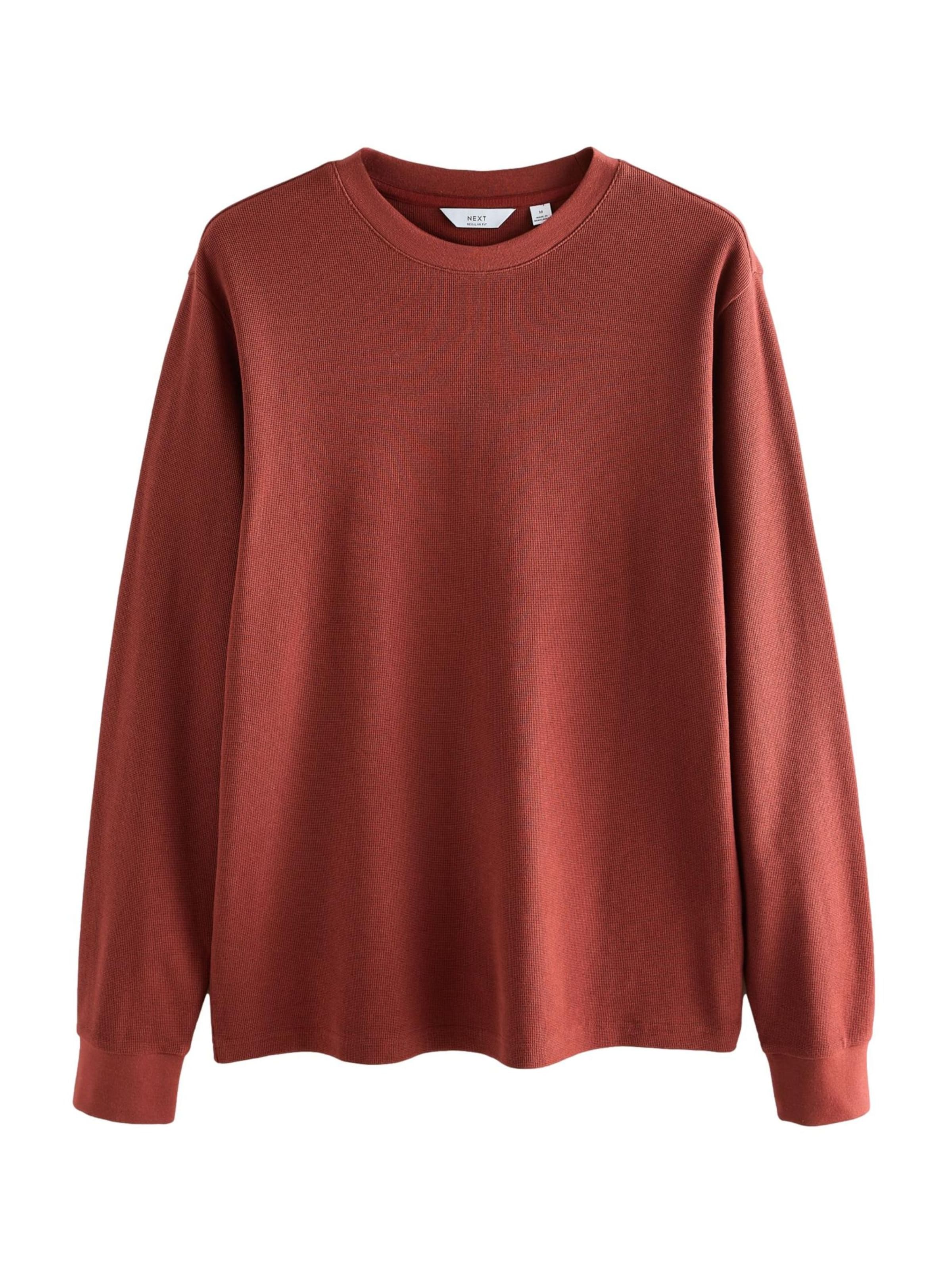 Next Тениска в червено: отпред