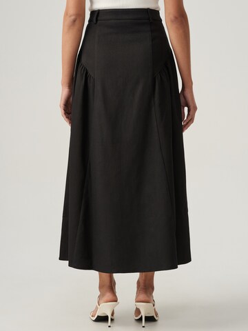 The Fated Skirt 'TAVIE' in Black: back