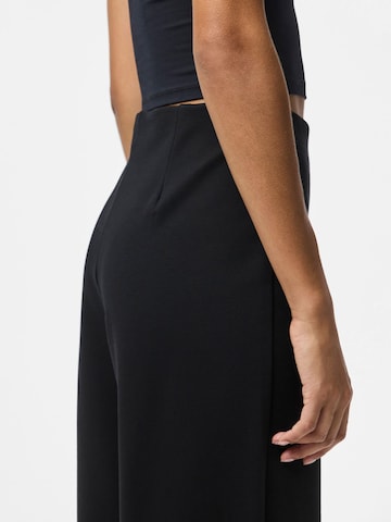 PIECES - Pierna ancha Pantalón 'PCGUNHILD HW' en negro