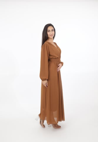 Elara Kleid in Braun