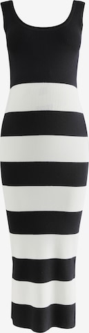 Next Neulemekko värissä musta: etupuoli
