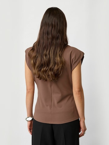 co'couture - Camiseta ' FarlconCC ' en marrón