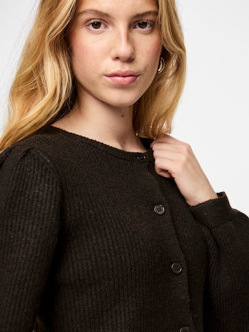 PIECES Strickjacke 'PCSILLY' in Braun