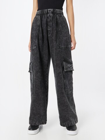 WEEKDAY Wide leg Cargo trousers in Black: front