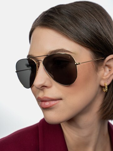 Lunettes de soleil ' SFY Suri Fly ' Suri Frey en or : devant
