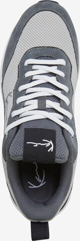 Karl Kani Sneaker in Grau