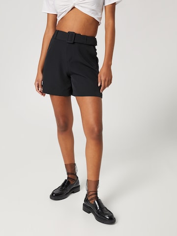 Katy Perry exclusive for ABOUT YOU Loosefit Shorts 'Nina' in Schwarz: predná strana