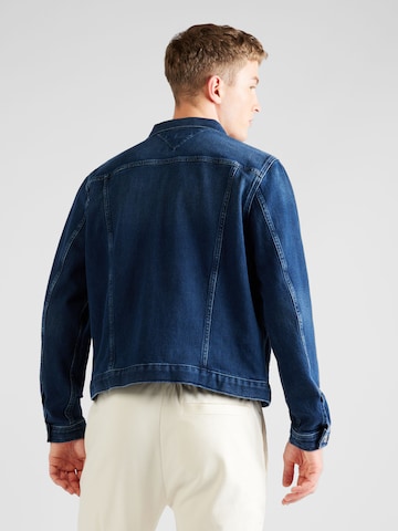 TOMMY HILFIGER Prehodna jakna 'Trucker' | modra barva