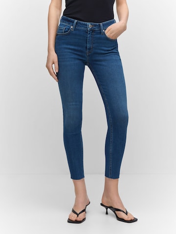 Skinny Jeans 'ISA' de la MANGO pe albastru: față