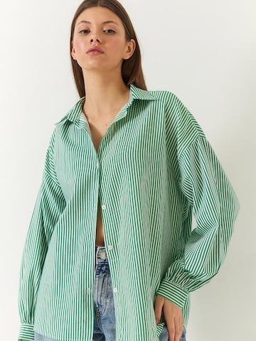 Bianco Lucci Blouse in Green: front