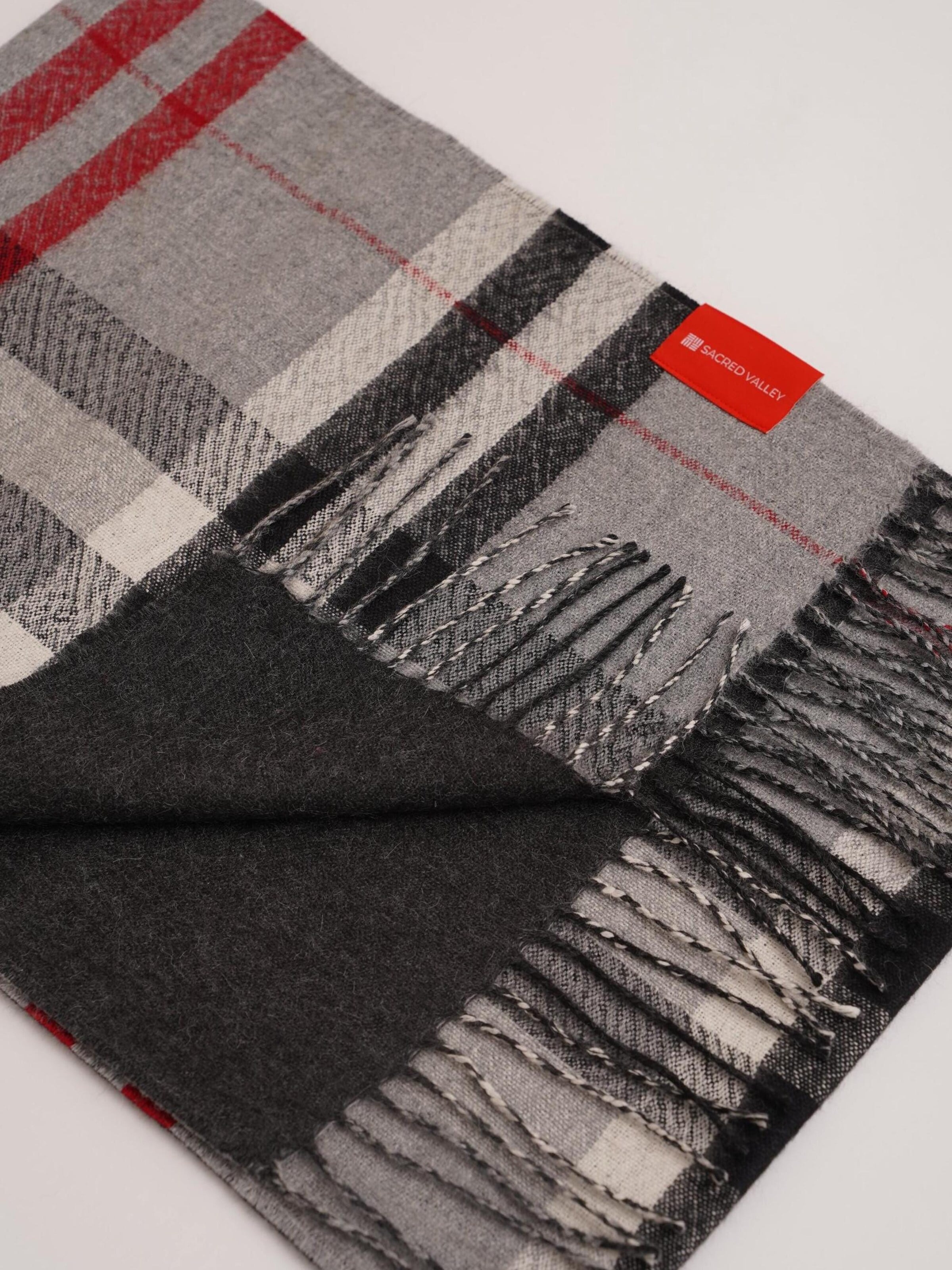 Sacred Valley Scarf 'Double Facet' in Grey: front