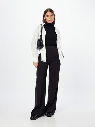 Wide leg Pantaloni con pieghe di Calvin Klein in nero