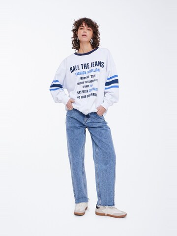 Sweat-shirt Ball en blanc