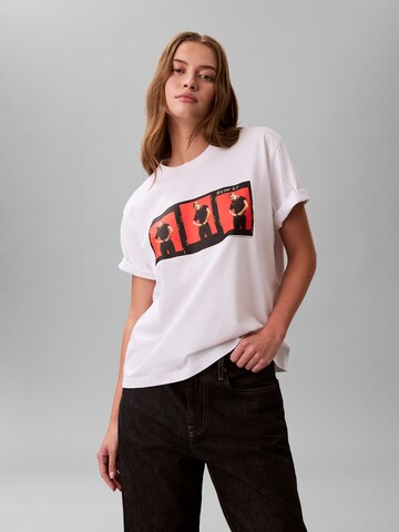 Calvin Klein Póló 'OUTTAKES' - fehér: elől