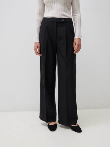 Loosefit Pantaloni con pieghe 'Hailey' di ABOUT YOU x Marie von Behrens in nero: frontale