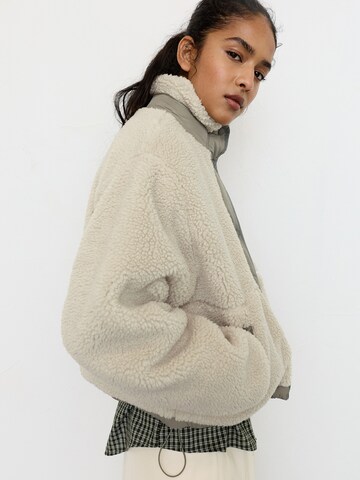 Pull&Bear Prehodna jakna | bež barva