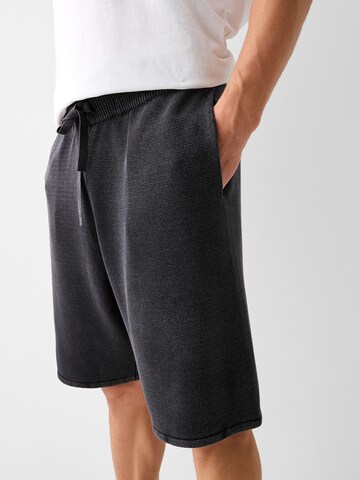 Largi Pantaloni de la Bershka pe negru
