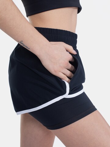 Spyder Regular Sportshorts in Schwarz