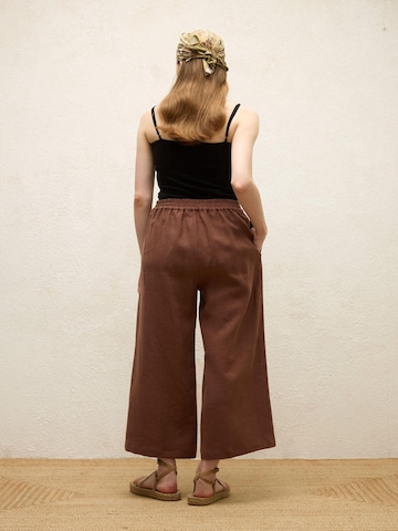 MANUKA Wide leg Broek in Bruin