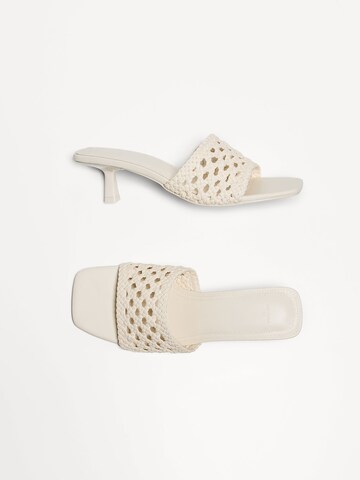 Bershka Mule 'KITTEN TRENZADA' in Beige