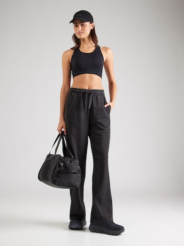 ONLY PLAY Bő szár Sportnadrágok 'ONPMI' - fekete