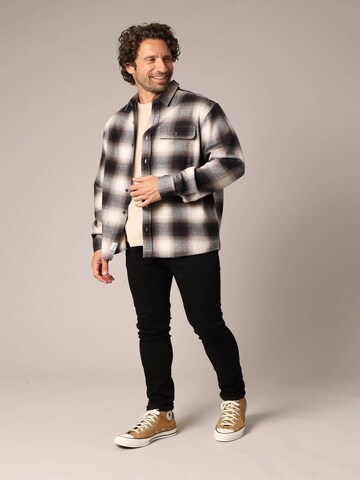 Coupe regular Chemise 'Braga' Deeluxe en noir : devant