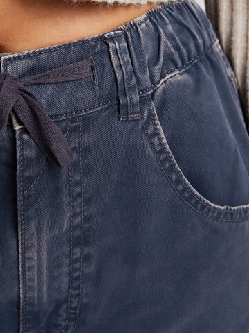 Bershka Tapered Jeans in Blauw