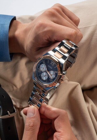 Montre à affichage analogique 'EQUITY' GUESS en mélange de couleurs