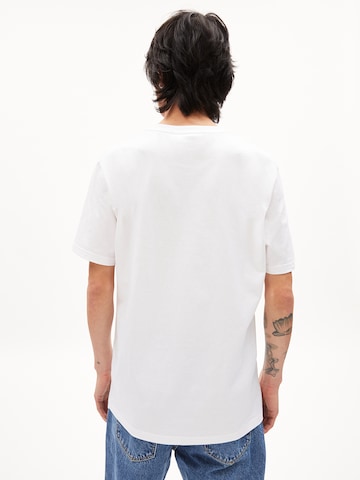 ARMEDANGELS قميص 'LAARON' بلون أبيض