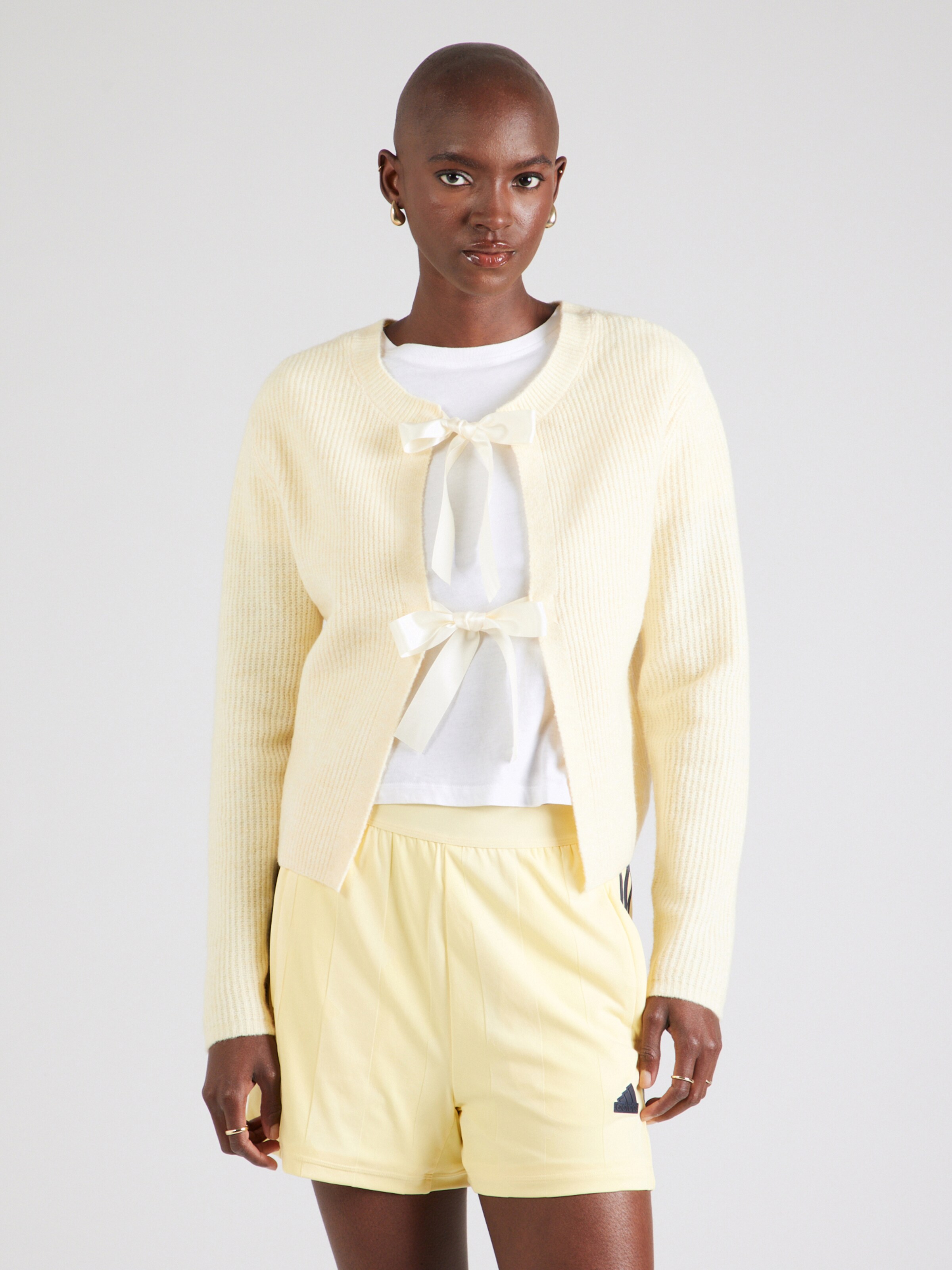 Cardigan jaune pastel hotsell