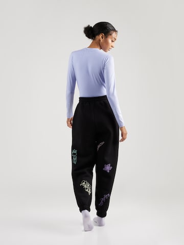 florence by mills exclusive for ABOUT YOU Tapered Broek 'Lili' in Zwart