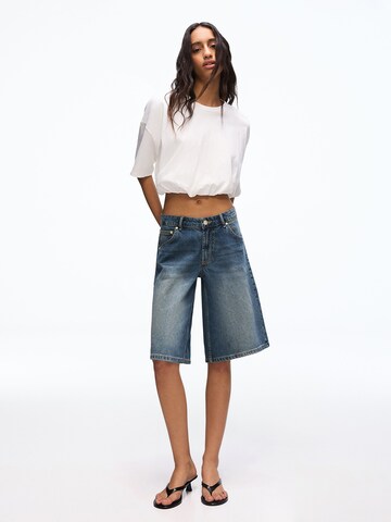 BershkaBaggy Traperice - plava boja: prednji dio