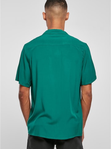 Urban Classics - Ajuste confortable Camisa en verde