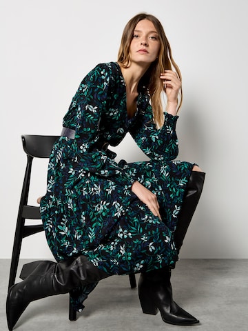 Abito di Apricot in nero