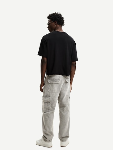 Bershka Baggy Cargo jeans in Grey
