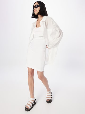 Robe Calvin Klein Jeans en blanc