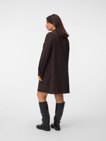 Vero Moda Curve - Vestido camisero 'VMCVilja' en marrón