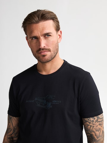 Petrol Industries T-shirt 'Devils Tower' i svart