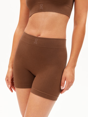 ARMEDANGELS Broekje in Bruin