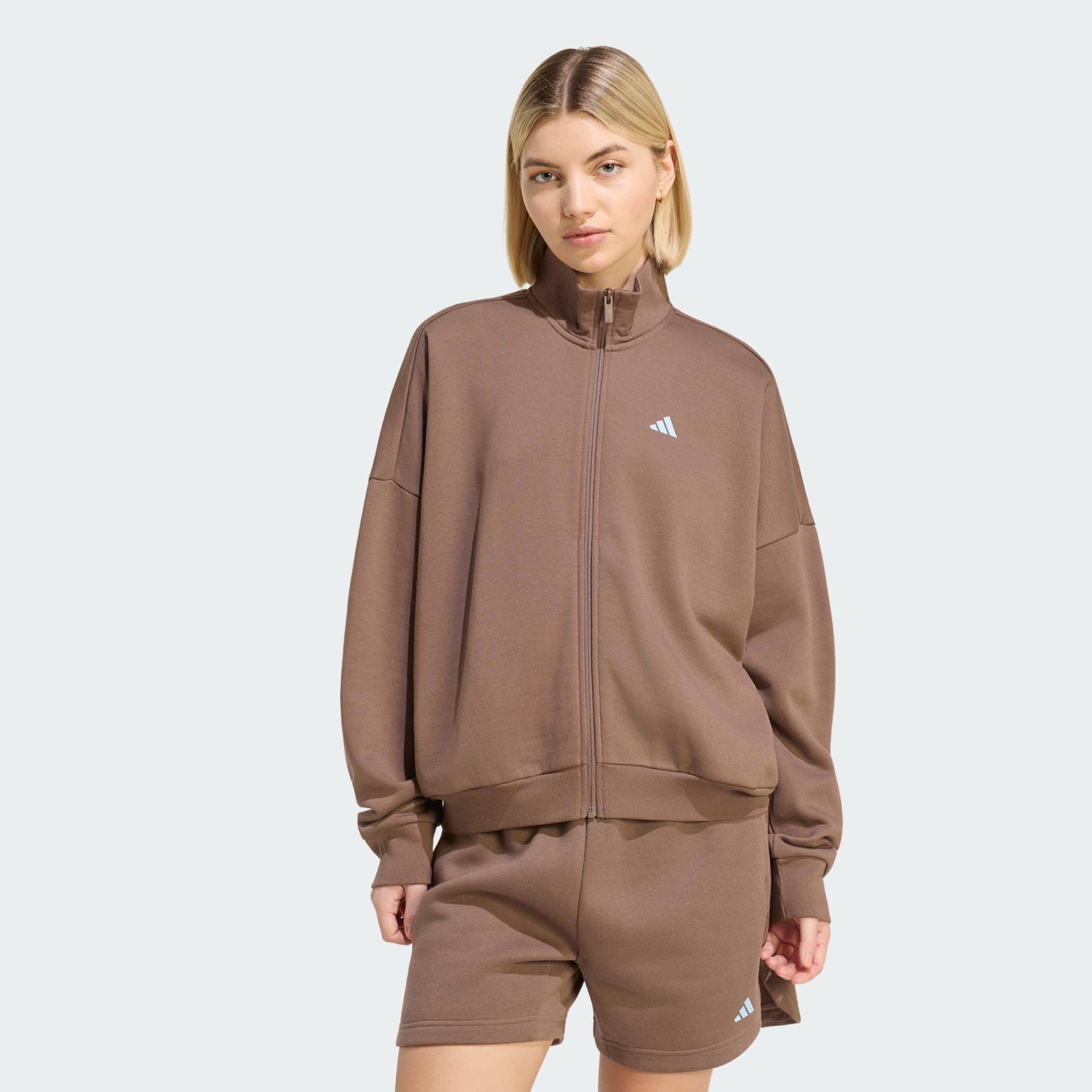ADIDAS SPORTSWEAR - Camiseta deportiva 'Studio' en marrón