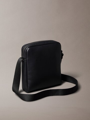 Geantă de umăr de la Calvin Klein pe negru