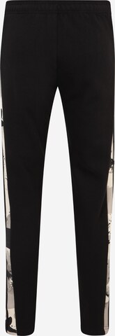ADIDAS ORIGINALS Regular Панталон 'Camo Series Sweat' в черно