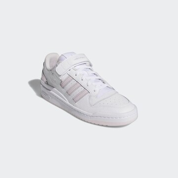 ADIDAS ORIGINALS Nízke tenisky 'Forum' - biela